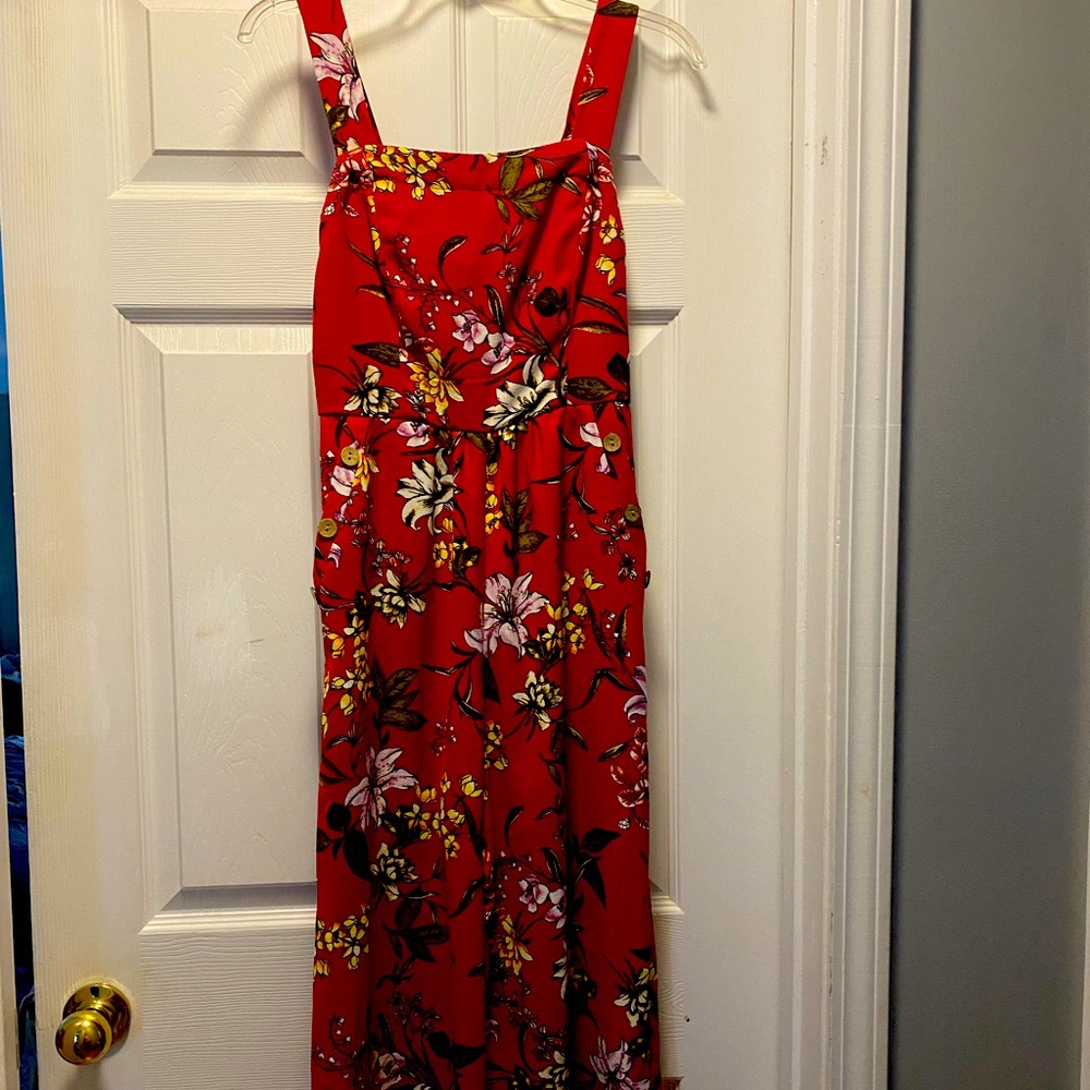 🔥🍁🔥Beautiful red floral romper with beautiful detail by Xhilaration, NWT!